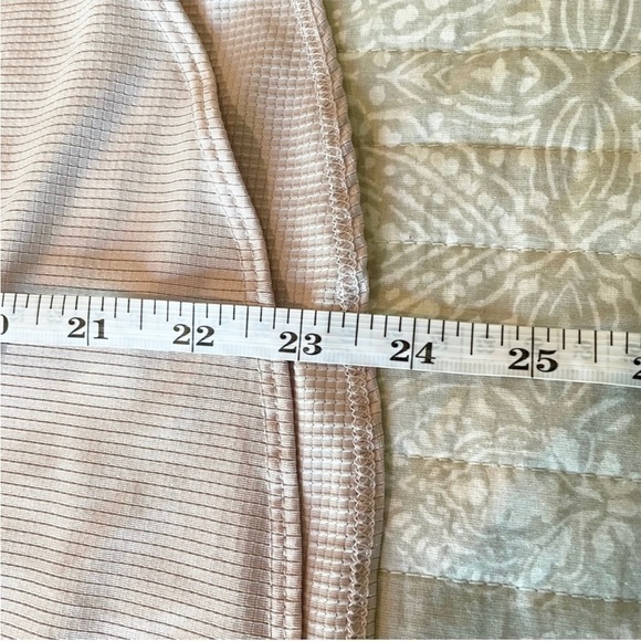 Fabletics Lavender Split Hem Sleeveless Lightweight Activewear Workout Tank Top - Picture 7 of 7